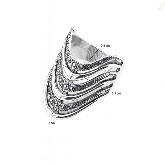 Srebrny pierścionek oksydowany z pięknym wzorem pr.925