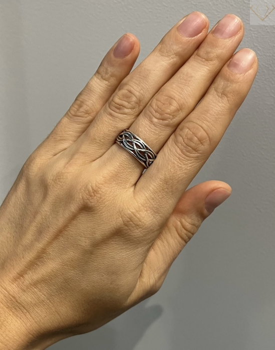 Srebrny pierścionek oksydowany przeplatany wzór pr925