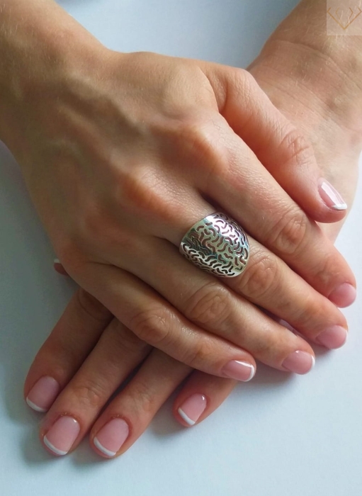 Srebrny pierścionek duży, gładki z pięknym ażurowym wzorem srebro pr.925