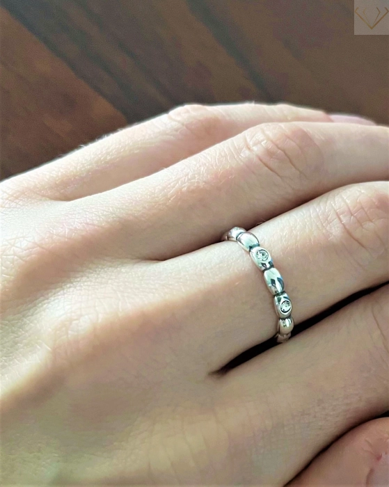 Srebrny pierścionek gładki z cyrkoniami pr.925