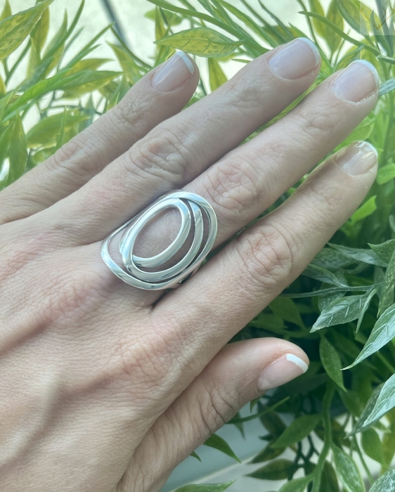 Srebrny pierścionek gładki ze wzorem srebro próby 925